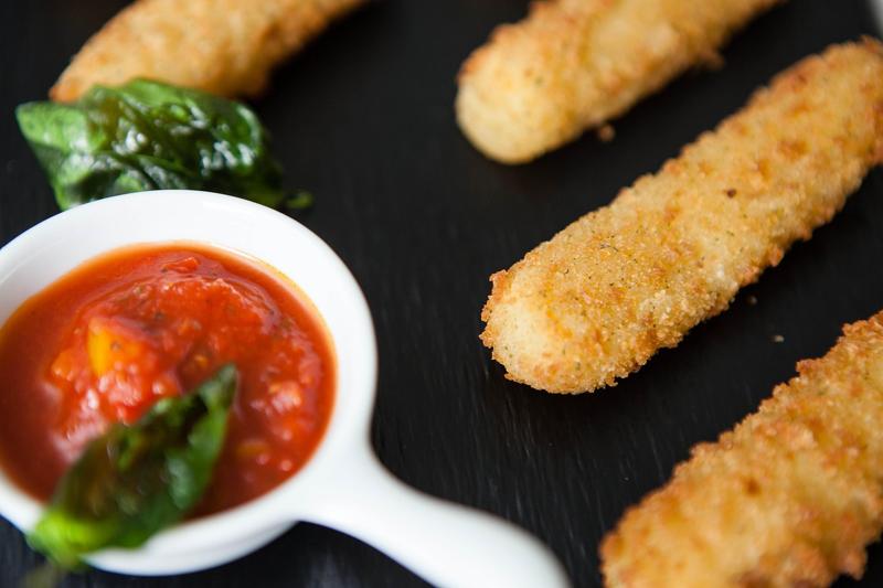 Mozzarella Sticks (4 pieces)