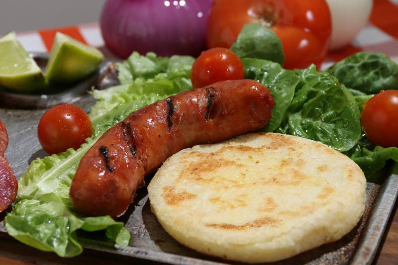Arepa con Pollo y Queso