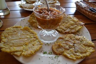 Patacones con hogao x 6 Und.