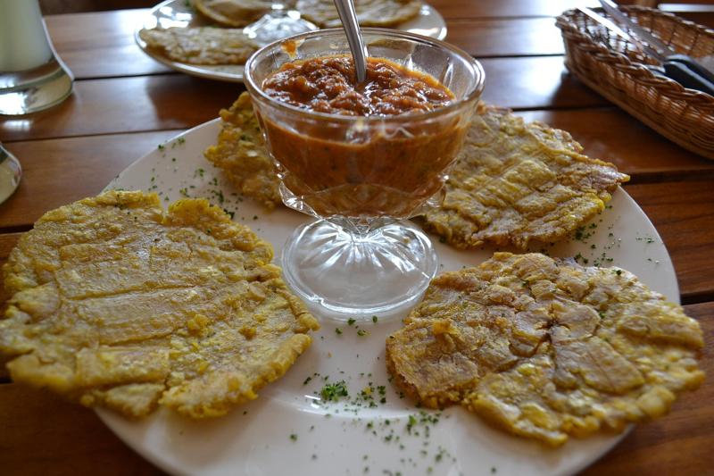 Patacones con hogao x 6 Und.