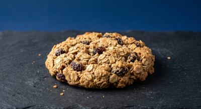HOMEMADE OATMEAL RAISIN COOKIE