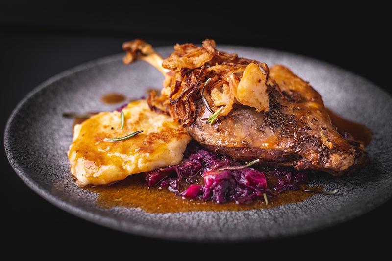 Confit de pato en salsa de uchuva