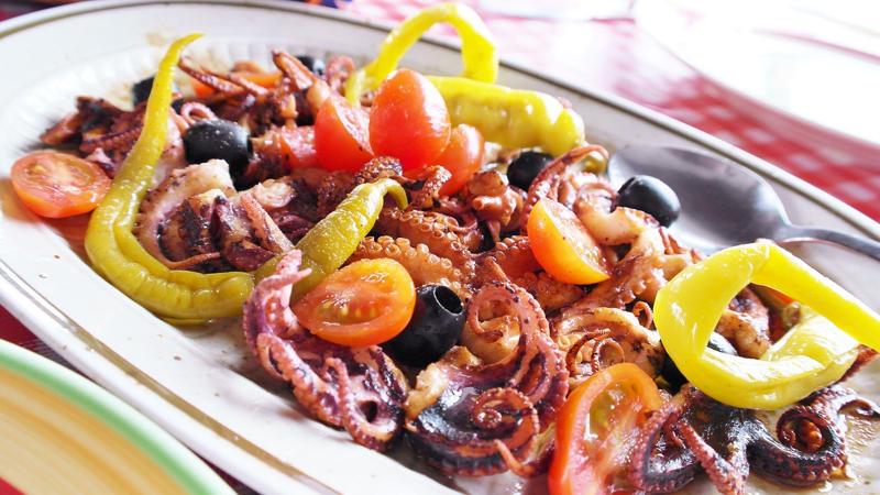 Sautéed Calamari Puttanesca